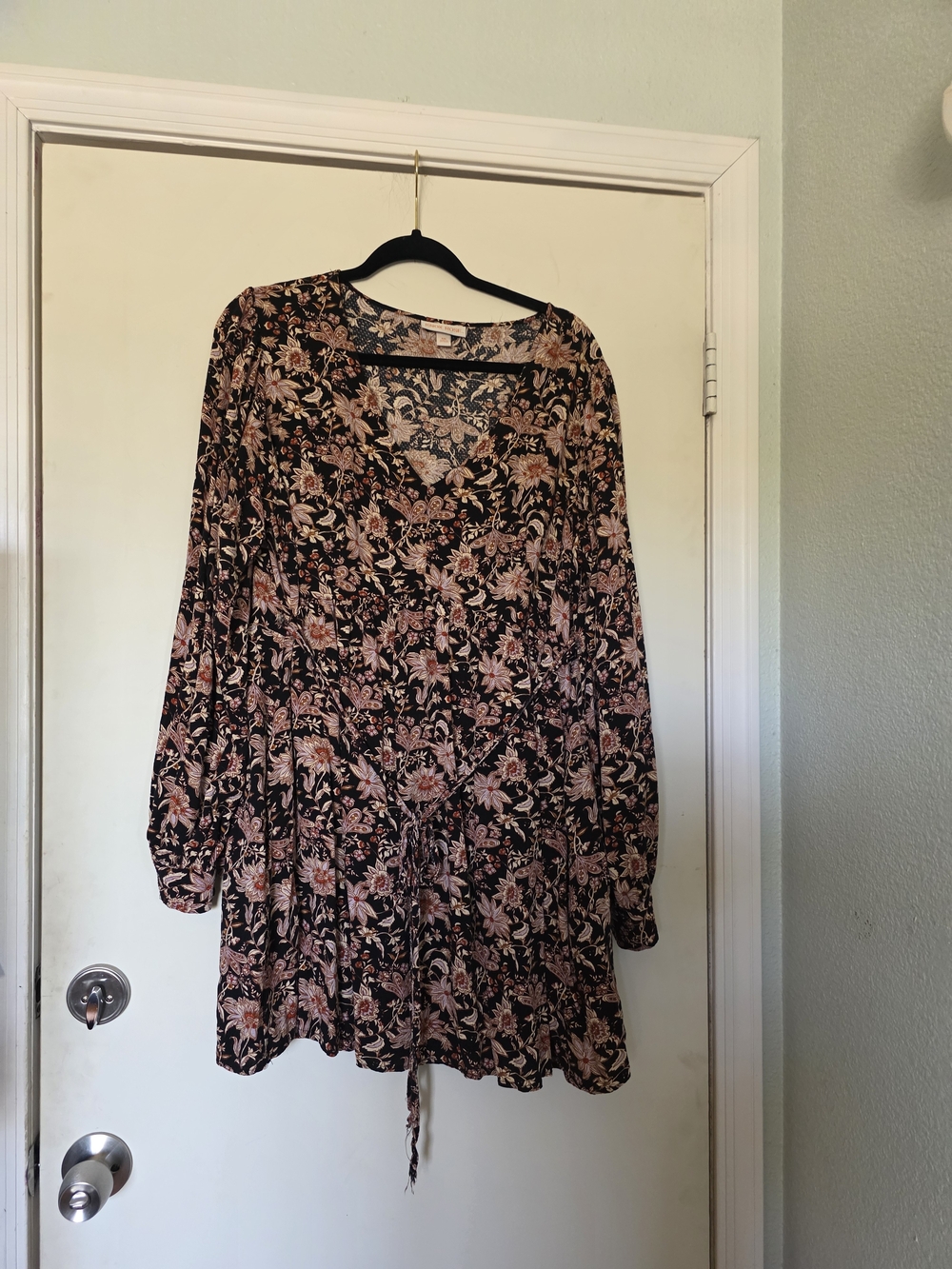 Knox Rose Black Floral V-Neck Long-Sleeve Mini Dress